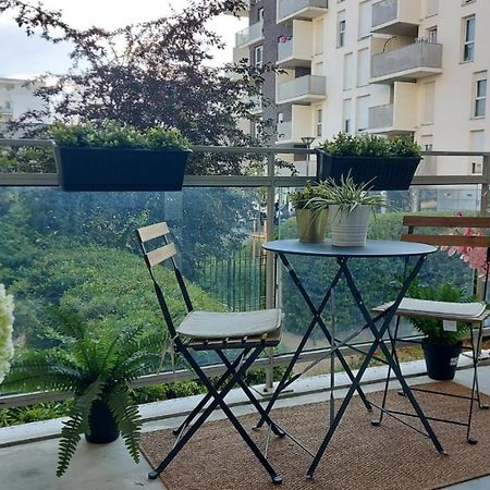 Studio Charmant Cergy Le Haut Au Pied De La Gare ! Parking Prive ! Apartment Екстериор снимка