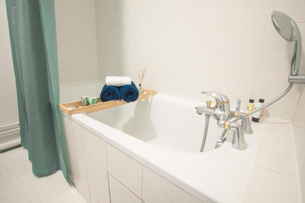 Studio Charmant Cergy Le Haut Au Pied De La Gare ! Parking Prive ! Apartment Екстериор снимка