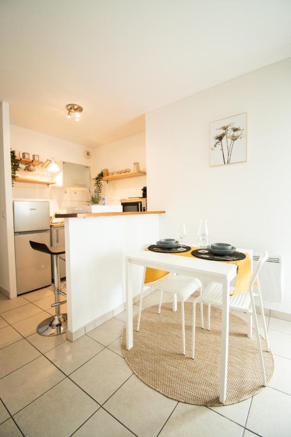 Studio Charmant Cergy Le Haut Au Pied De La Gare ! Parking Prive ! Apartment Екстериор снимка