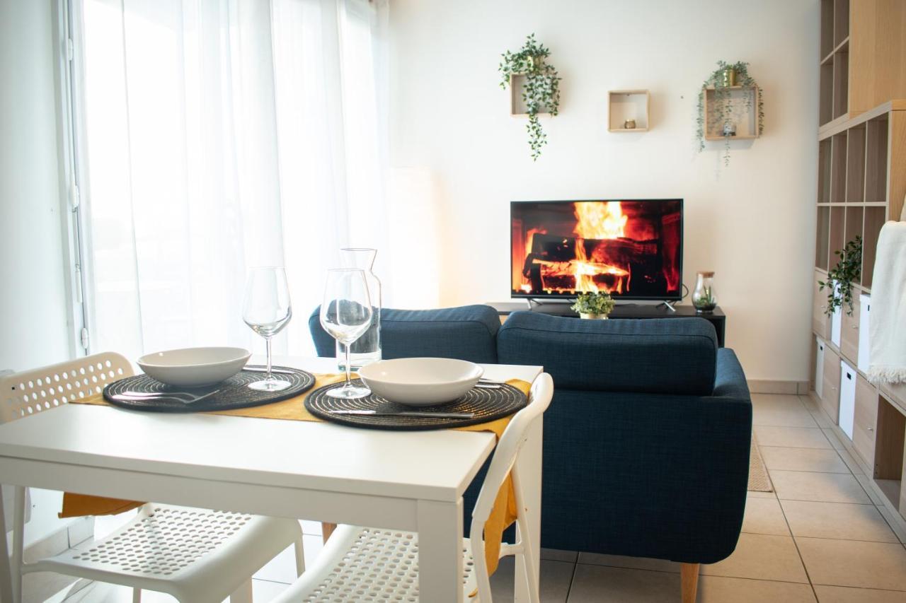 Studio Charmant Cergy Le Haut Au Pied De La Gare ! Parking Prive ! Apartment Екстериор снимка